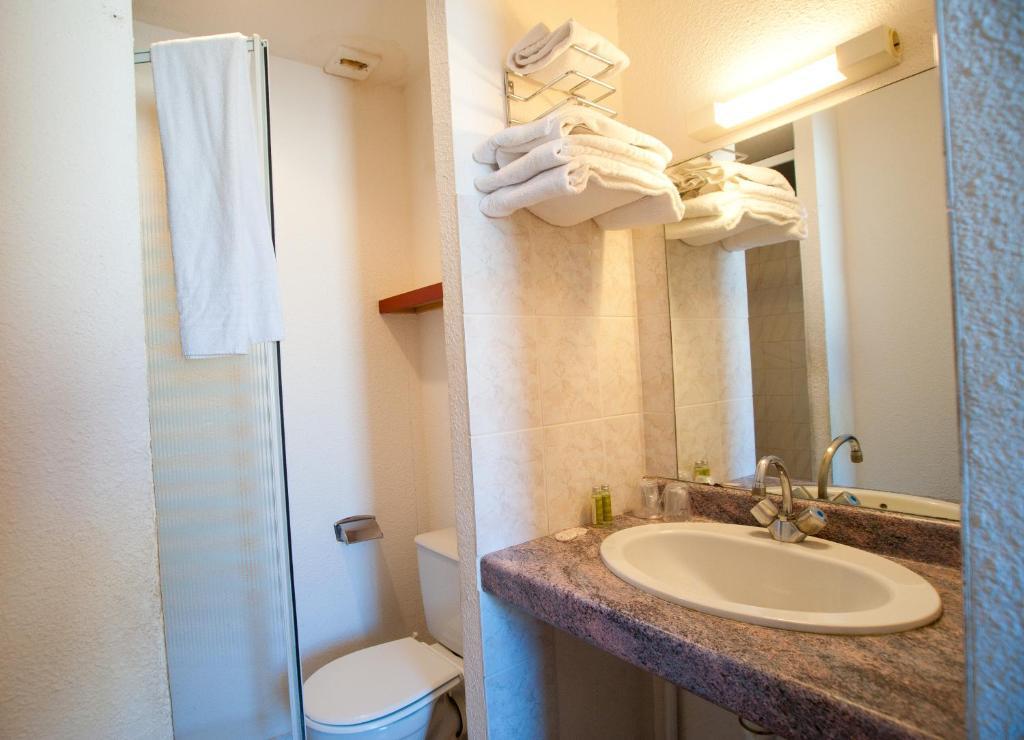 Citotel Hotel Le Commerce Sévérac-le-Château Szoba fotó